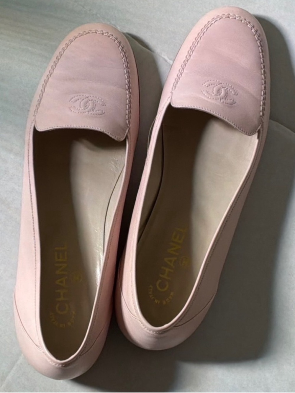 CHANEL Pale Pink Leather Loafers - Size 41 - Picture 4 of 7